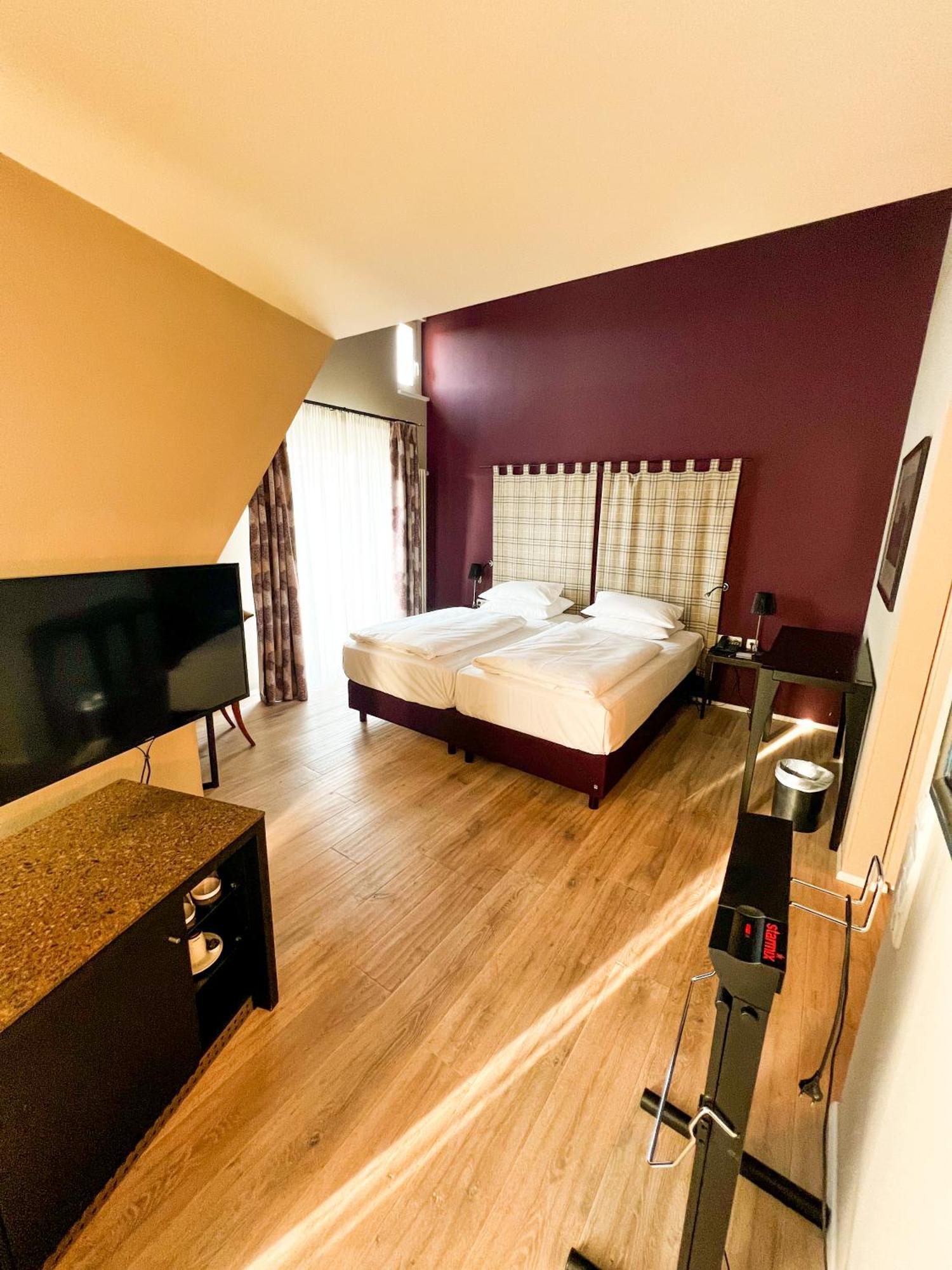 Hotel-Restaurant Schwanen Metzingen  Dış mekan fotoğraf